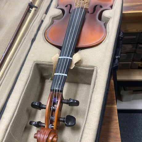 Vivo 4/4 violin w/ case + 2 bows (preowned)