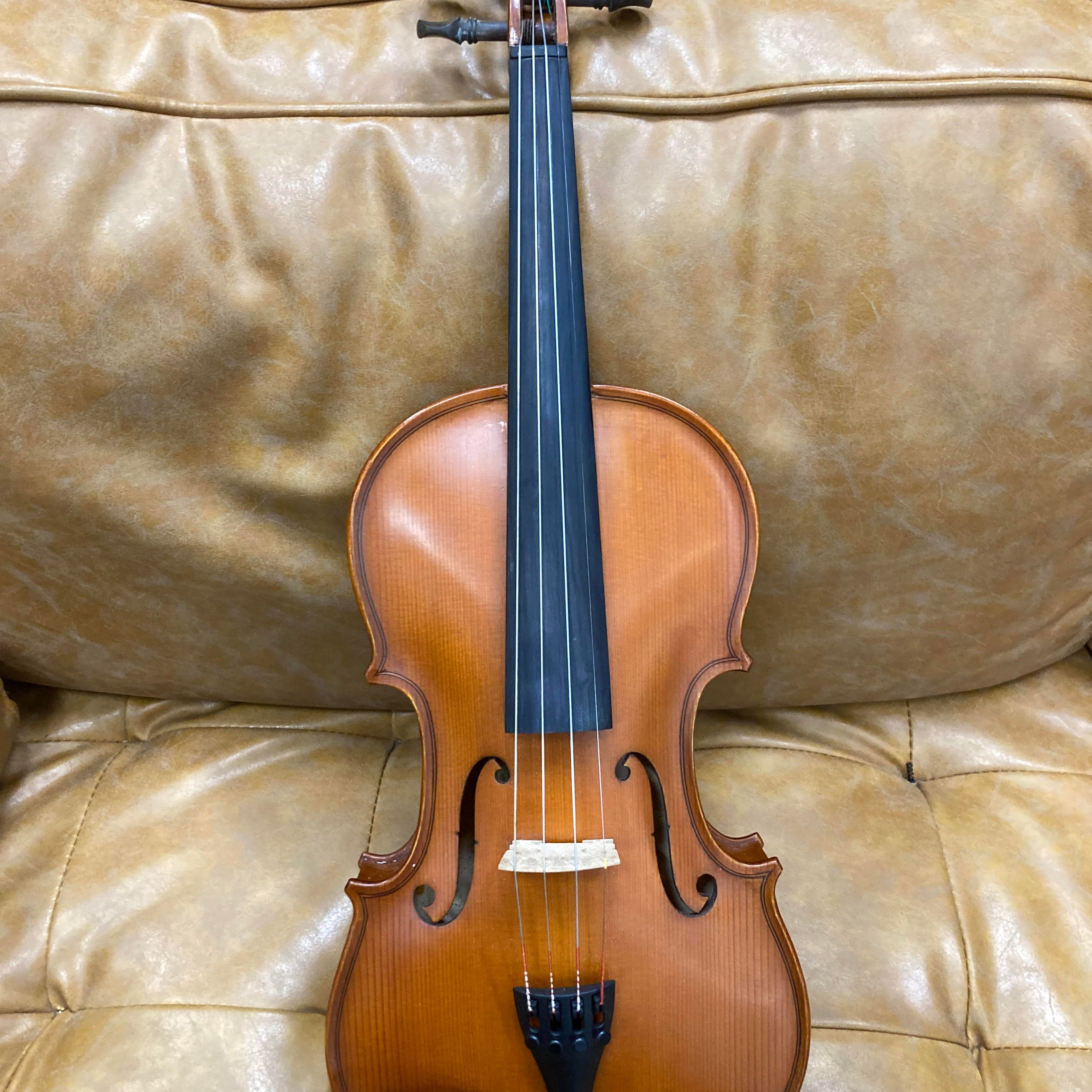 Gliga III 4/4 Violin with Case and Bow (Preowned)