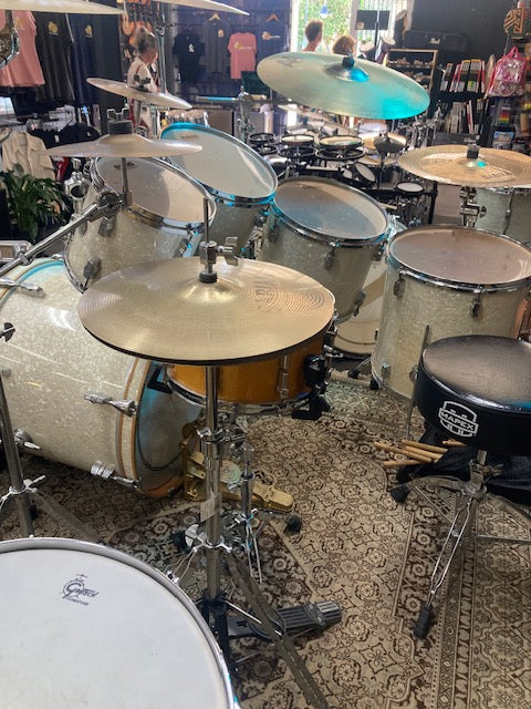 Sonor Special Edition 6 Piece Drum Kit Pearl white W/hardware,Cymbals & Stool (Pre-Owned)