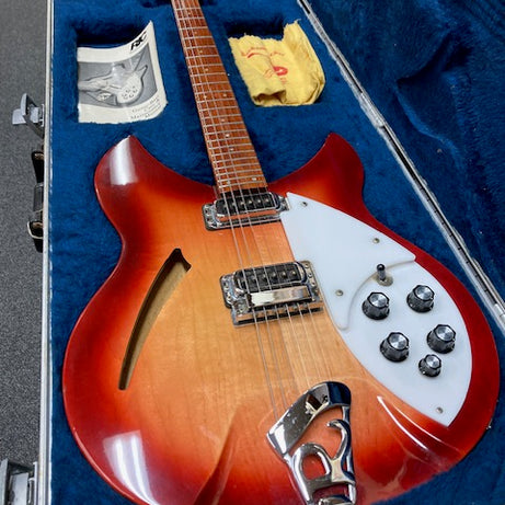 Rickenbacker Model 330 1997 w/ originla hardcase + manual + cloth