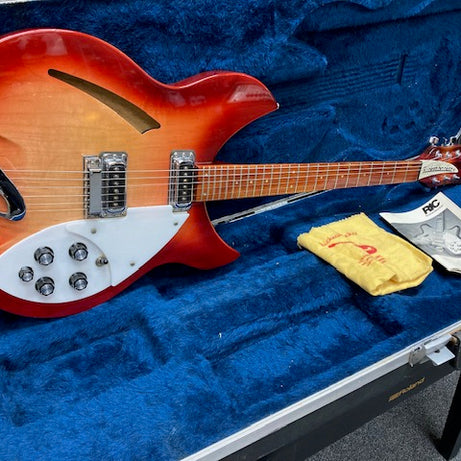 Rickenbacker Model 330 1997 w/ originla hardcase + manual + cloth