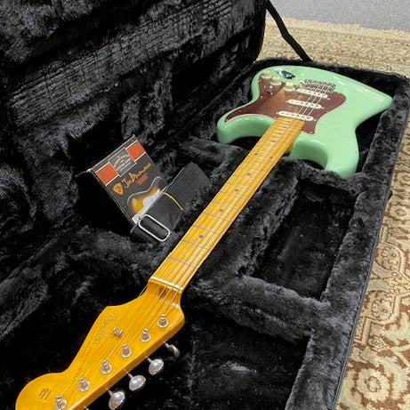 Fender 57 AVRI Stratocaster Surf Green with Bonamassa "Bonnie" pick-ups and case