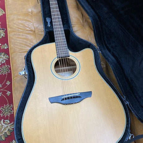 Takamine Acoustic/Electric Made in Korea EGS330SC W/Case (Pre-Owned)