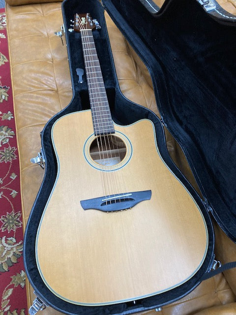 Takamine Acoustic/Electric Made in Korea EGS330SC W/Case (Pre-Owned)
