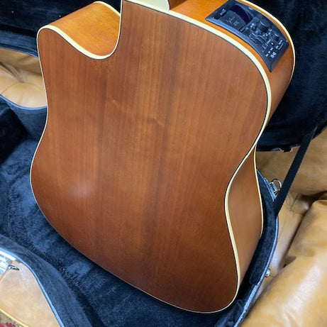 Takamine Acoustic/Electric Made in Korea EGS330SC W/Case (Pre-Owned)