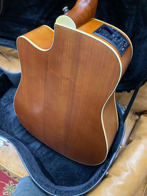 Takamine Acoustic/Electric Made in Korea EGS330SC W/Case (Pre-Owned)