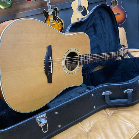 Takamine Acoustic/Electric Made in Korea EGS330SC W/Case (Pre-Owned)
