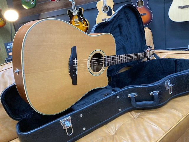 Takamine Acoustic/Electric Made in Korea EGS330SC W/Case (Pre-Owned)
