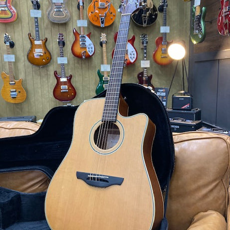 Takamine Acoustic/Electric Made in Korea EGS330SC W/Case (Pre-Owned)