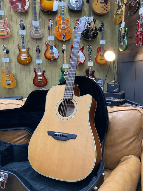Takamine Acoustic/Electric Made in Korea EGS330SC W/Case (Pre-Owned)