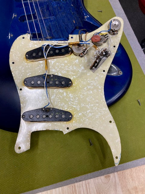 Fender Stratocaster 1964 Refin w/original Stamford case + manual