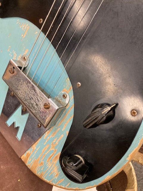 Magnatone Mark III 1956 electric guitar w/ original case