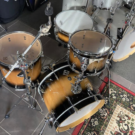 Dixon Fuse Maple 418 Series 4-Pce Drum Kit in Black Burst Gloss Includes Dixon 9290 Double-Braced Hardware