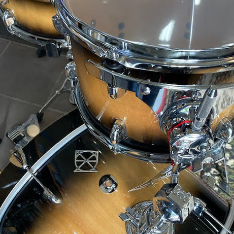 Dixon Fuse Maple 418 Series 4-Pce Drum Kit in Black Burst Gloss Includes Dixon 9290 Double-Braced Hardware