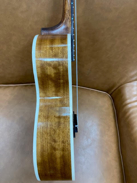 Stephen Treloar Tenor Ukulele w/Bag