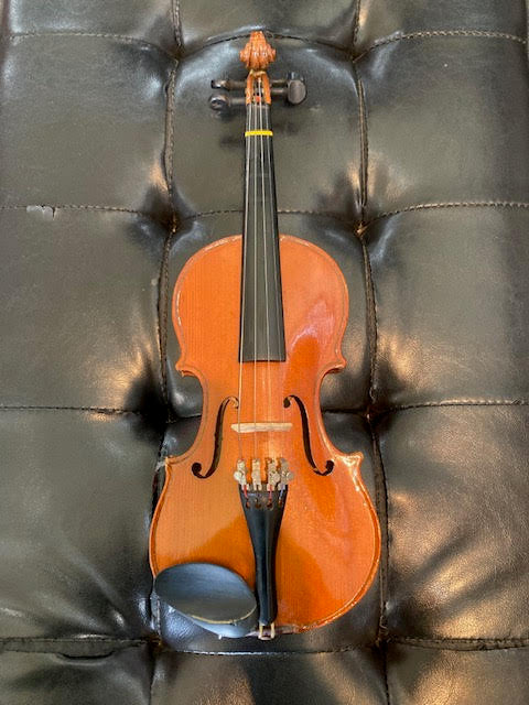 Violin 1/4 size includes case and bow