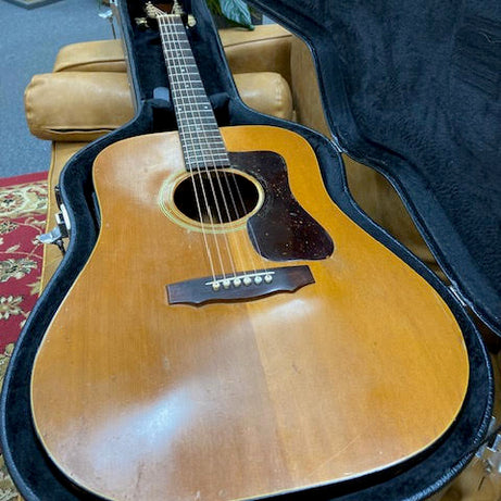 Guild D35 1976 vintage acoustic electric w / case