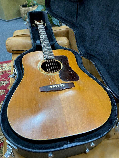 Guild D35 1976 vintage acoustic electric w / case