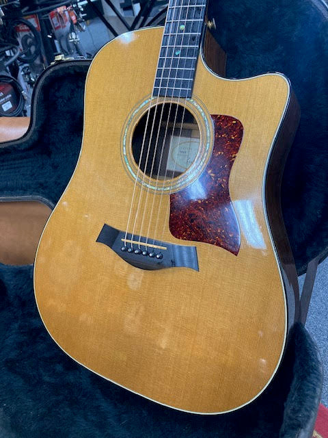 Taylor 710CE 1999 acoustic/electric guitar w/ case
