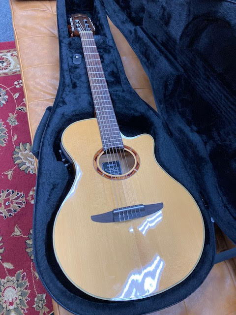 Yamaha NTX900FM Classical Acoustic-Electric Guitar w/Flamed Maple Back (preowned)
