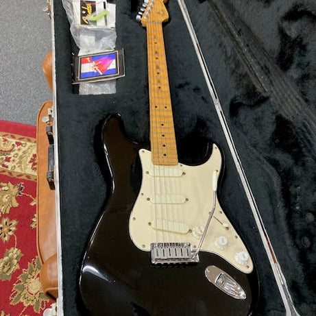 Fender Strat Plus electric guitar - 1 owner Black w/ case