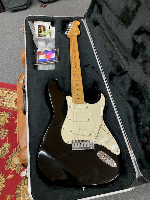 Fender Strat Plus electric guitar - 1 owner Black w/ case