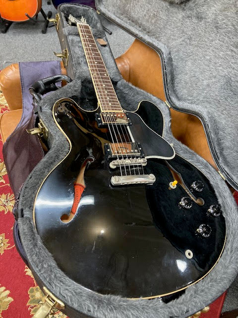 Gibson ES335 Ebony w/ case 2008