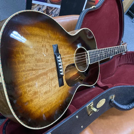 Martin CEO-9  acoustic guitar w/ case (preowned)