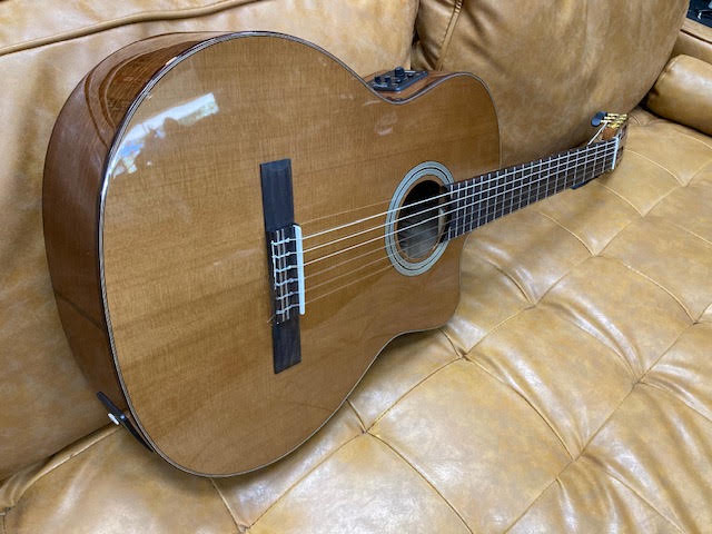 Altura A5-CE classical acoustic/electric guitar w/ Deluxe padded gigbag