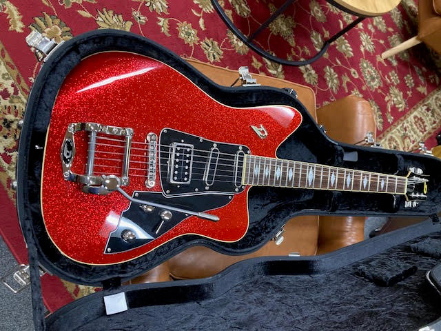 Duesenberg Paloma Red Sparkle electric guitar w/ case (preowned)