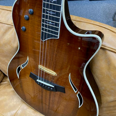 Taylor T5 C2 KOa 2011 acoustic/electric guitar w/ case + accessories