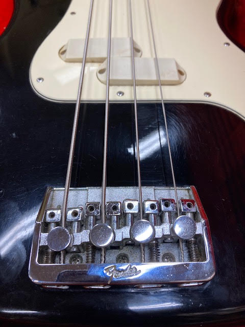 Fender Precision Elite 1983 Vintage Bass guitar w/ Vintage Fender case