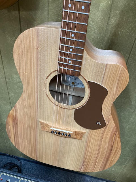 Pratley Entertainer OM Cutaway All Solid Maple B/S / Bunya Top w/pickup