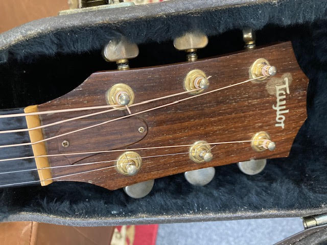 Taylor 710CE 1999 acoustic/electric guitar w/ case