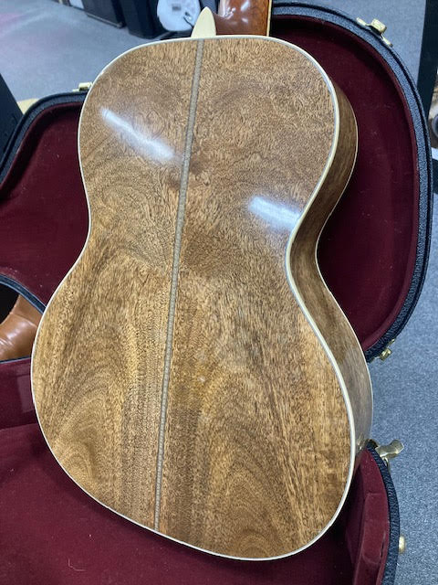 Martin CEO-9  acoustic guitar w/ case (preowned)