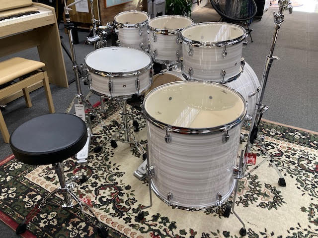 Pearl Export EXX Fusion plus Slipstream White  w/ zildjian cymbals + Bonus 8" Tom