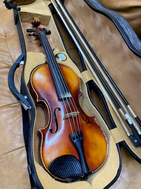 JOHN JUZEK VIOLIN 4/4 PREOWNED W/ CASE + 2 X BOWS
