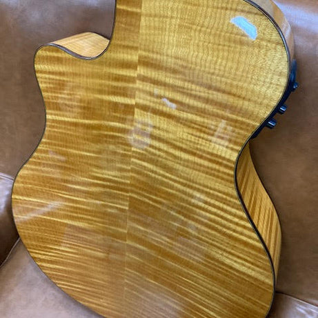 Yamaha NTX900FM Classical Acoustic-Electric Guitar w/Flamed Maple Back (preowned)