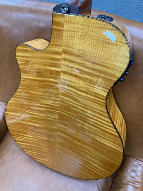 Yamaha NTX900FM Classical Acoustic-Electric Guitar w/Flamed Maple Back (preowned)