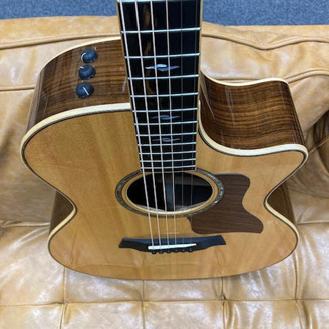 TAYLOR 814ce ACOUSTIC ELECTRIC GUITAR W/ CASE (PREOWNED)