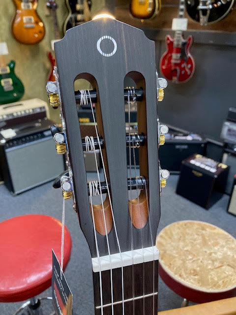 Alura classical guitar w/gigbag