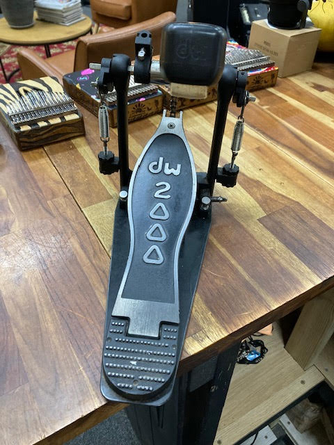 DW2000 single kick pedal