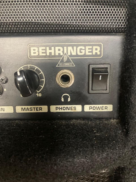Behringer Bass Amp Ultrabass 900 (prewoned)