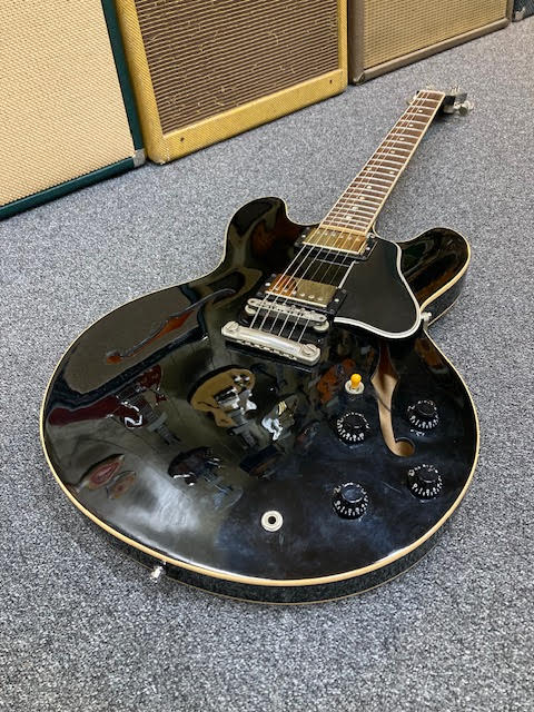 Gibson ES335 Ebony w/ case 2008