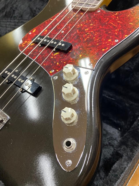 Custom Jazz bass w/ Fender case (preowned)