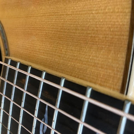 TAYLOR 814ce ACOUSTIC ELECTRIC GUITAR W/ CASE (PREOWNED)