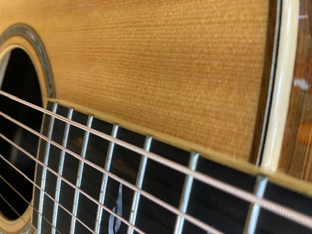 TAYLOR 814ce ACOUSTIC ELECTRIC GUITAR W/ CASE (PREOWNED)