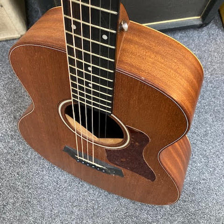 Preowned Taylor GS Mini w/ deluxe gigbag