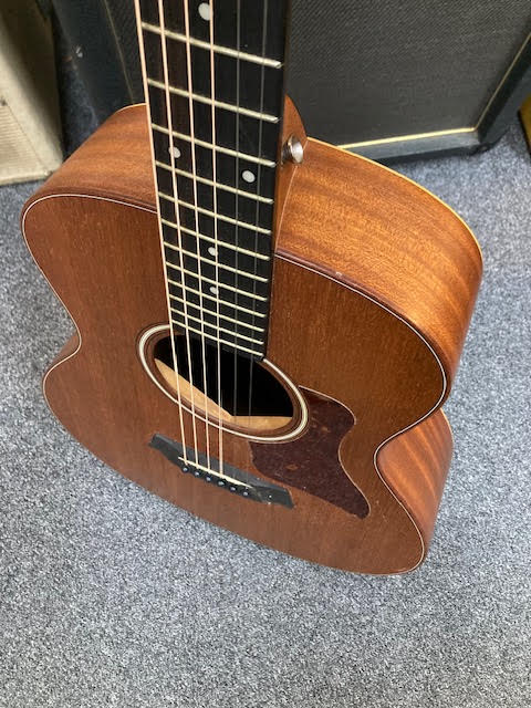 Preowned Taylor GS Mini w/ deluxe gigbag