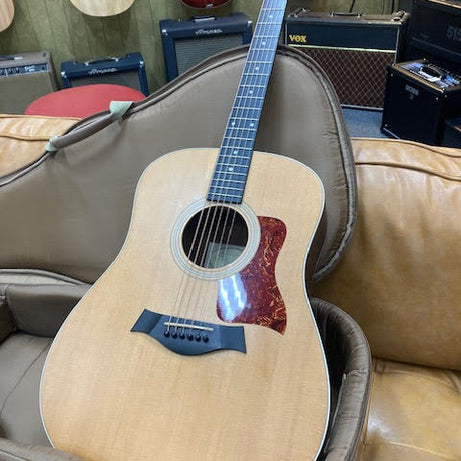 Taylor 210 acoustic guitar w/ Taylor bag (preowned)